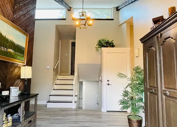 Newly Remodeled Home Duplex Unit Near 4 World-Class Ski Resorts