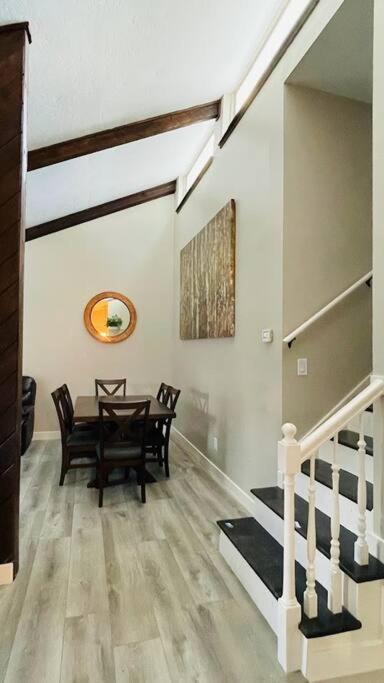 Newly Remodeled Home Duplex Unit Near 4 World-Class Ski Resorts Holiday home